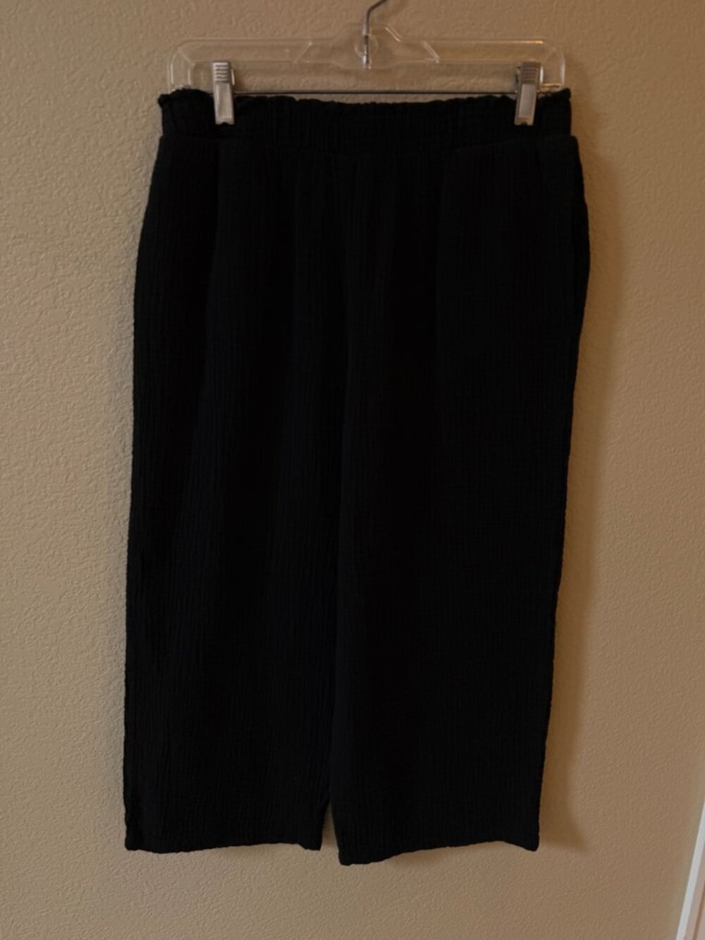 Jessica Simpson Black Crepe Capri Pants